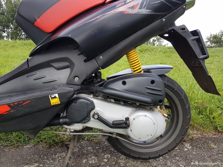 Aprilia SR Street zwart